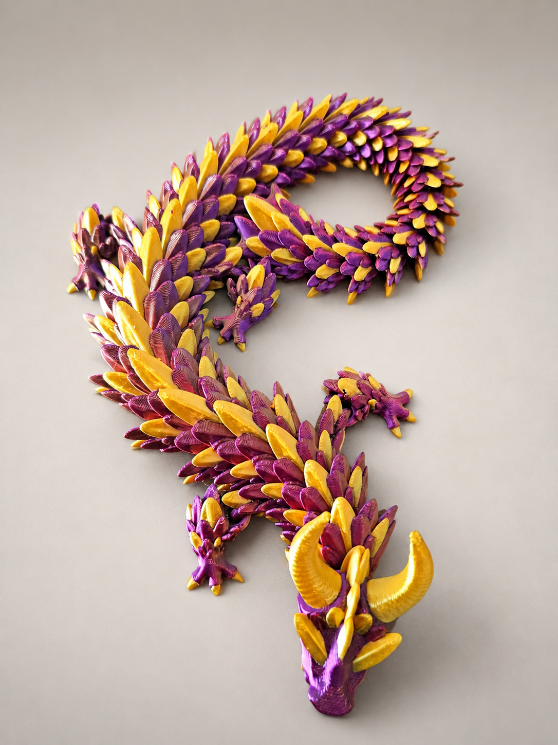 Grote beweegbare draak – 3D-geprint in paars en goud