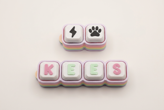 Gepersonaliseerde naamklikker KEES met pastelletters en symbolen